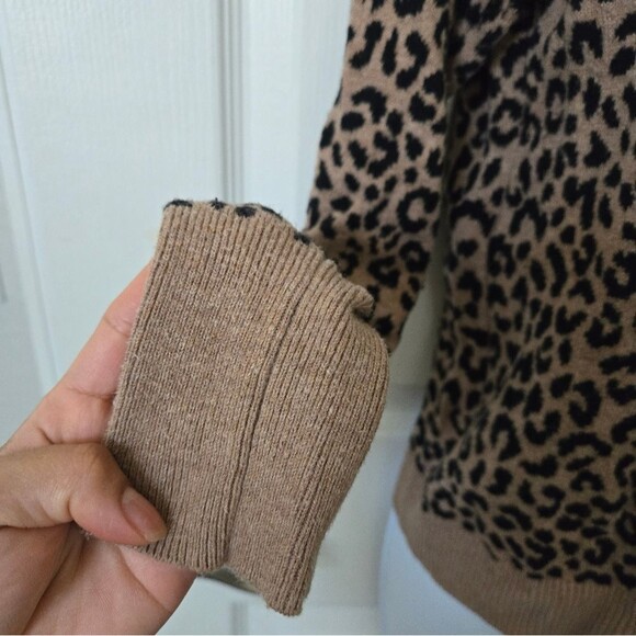Leopard Print Crewneck knit sweater size XS - Picture 8 of 12